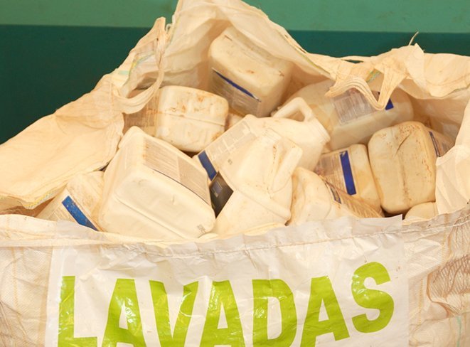 Embalagens rígidas laváveis separadas em bag