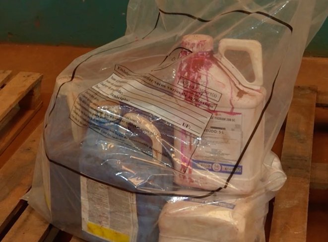Embalagens rígidas não laváveis em saco de resgate